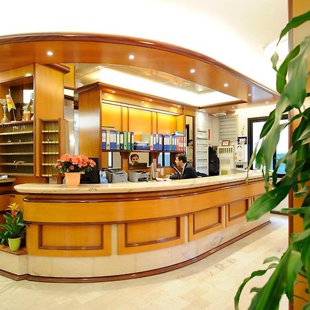 Hotel Adler Alassio Esterno foto