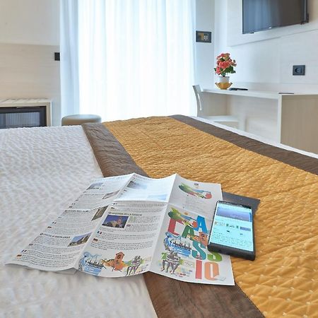 Hotel Adler Alassio Esterno foto