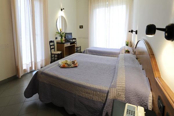 Hotel Adler Alassio Esterno foto