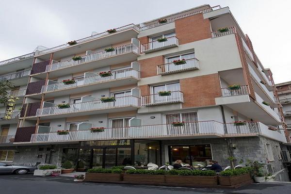 Hotel Adler Alassio Esterno foto