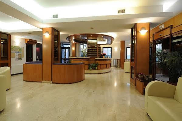 Hotel Adler Alassio Esterno foto