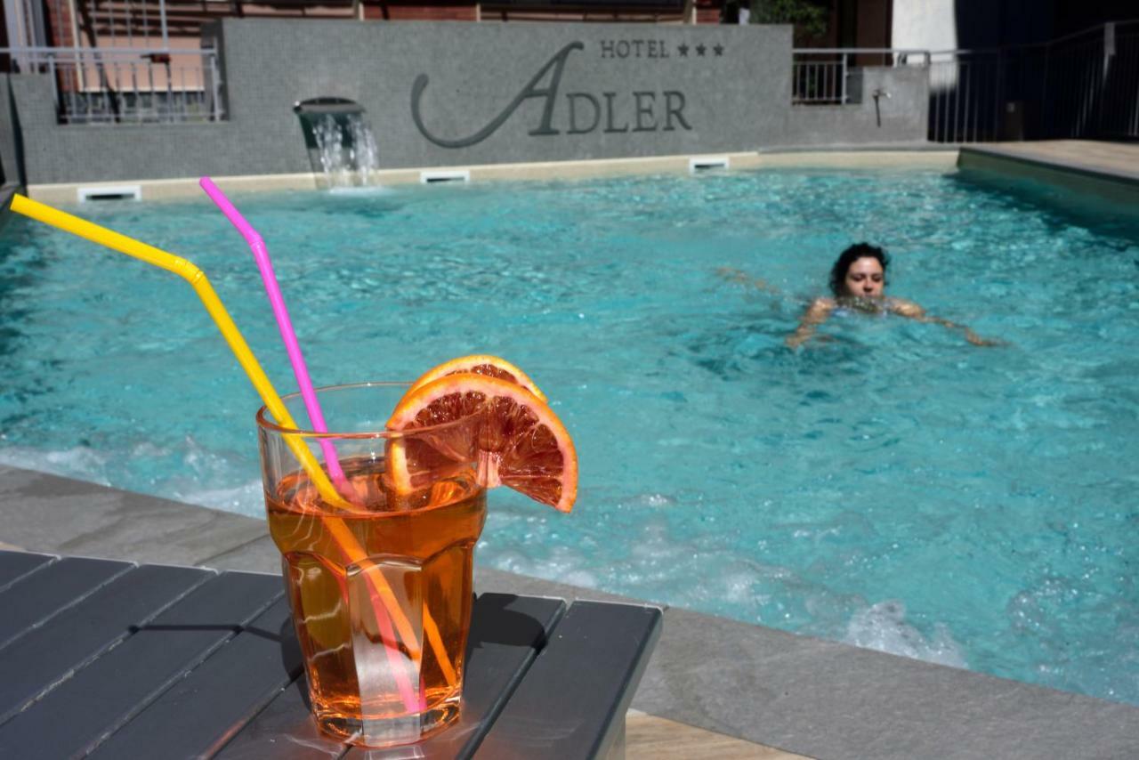 Hotel Adler Alassio Esterno foto