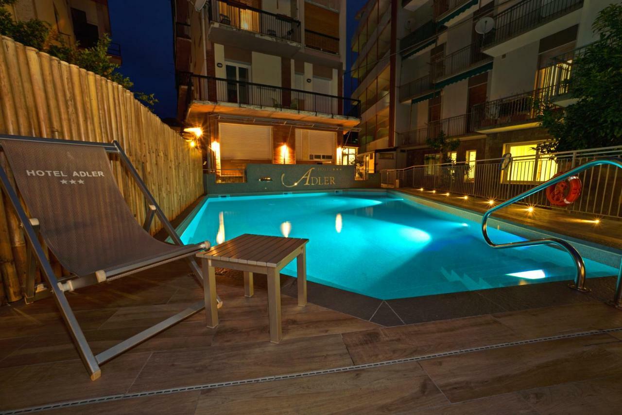 Hotel Adler Alassio Esterno foto