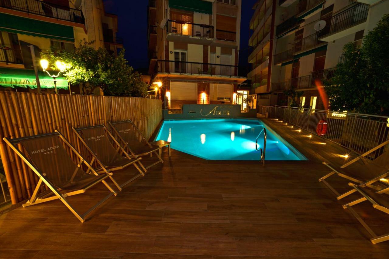 Hotel Adler Alassio Esterno foto