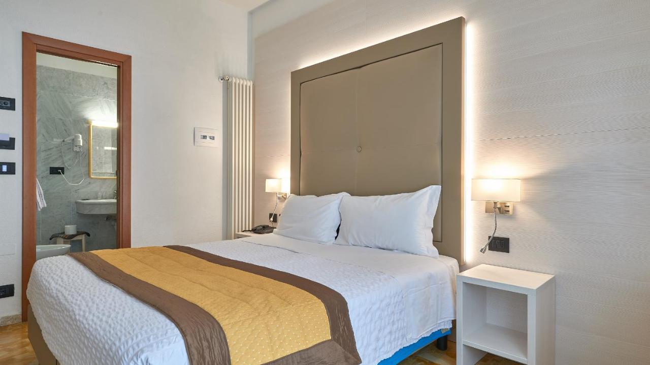 Hotel Adler Alassio Esterno foto