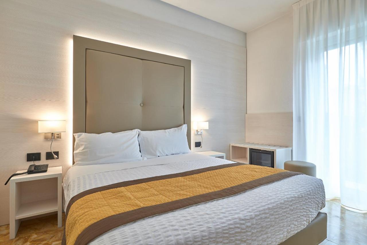 Hotel Adler Alassio Esterno foto