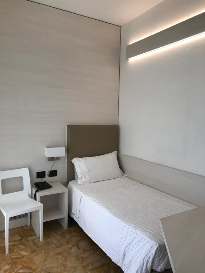 Hotel Adler Alassio Esterno foto
